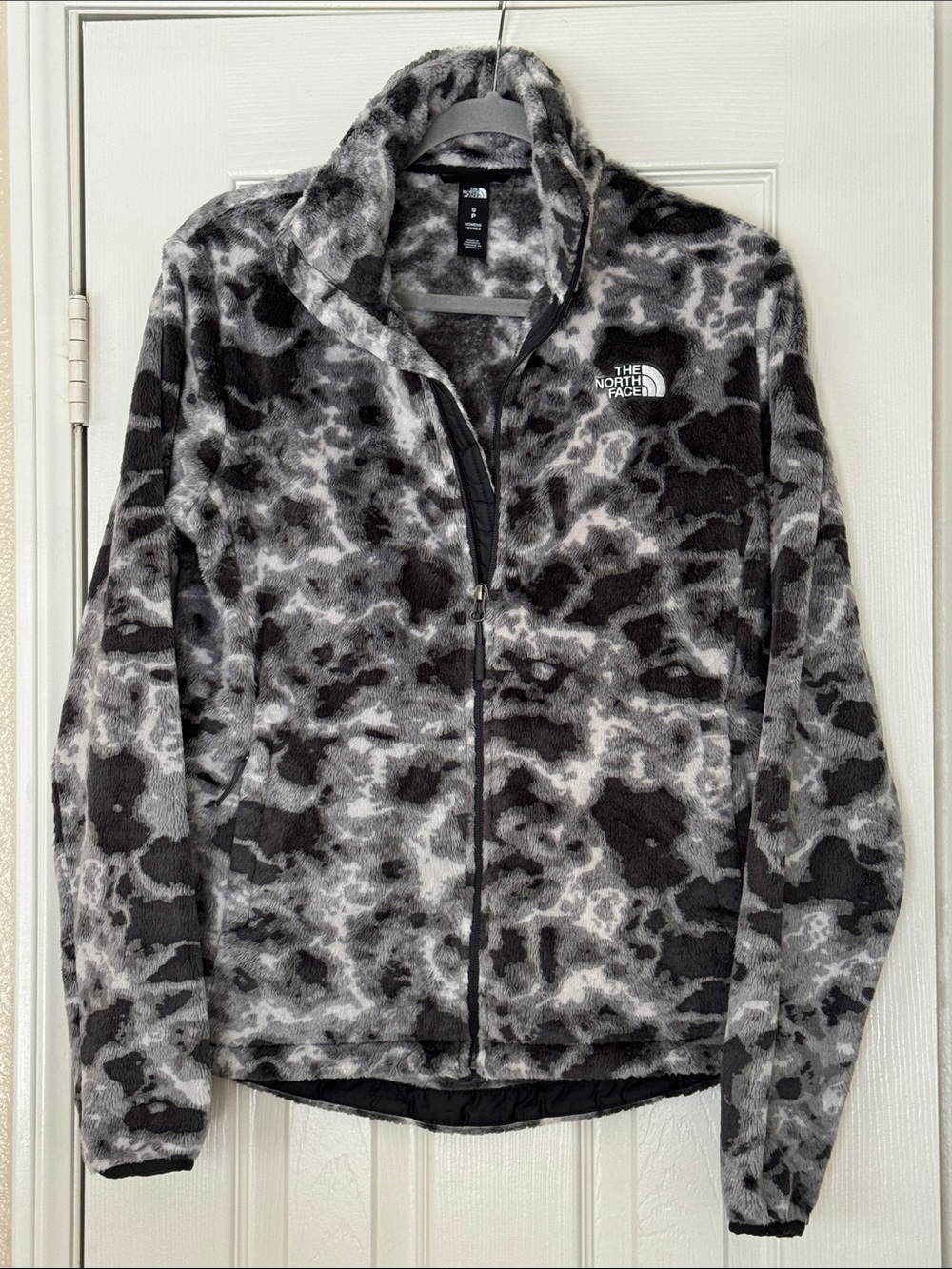 The North Face Black and Gray Camo Fleece Jacket NWOT Small slightly oversized.